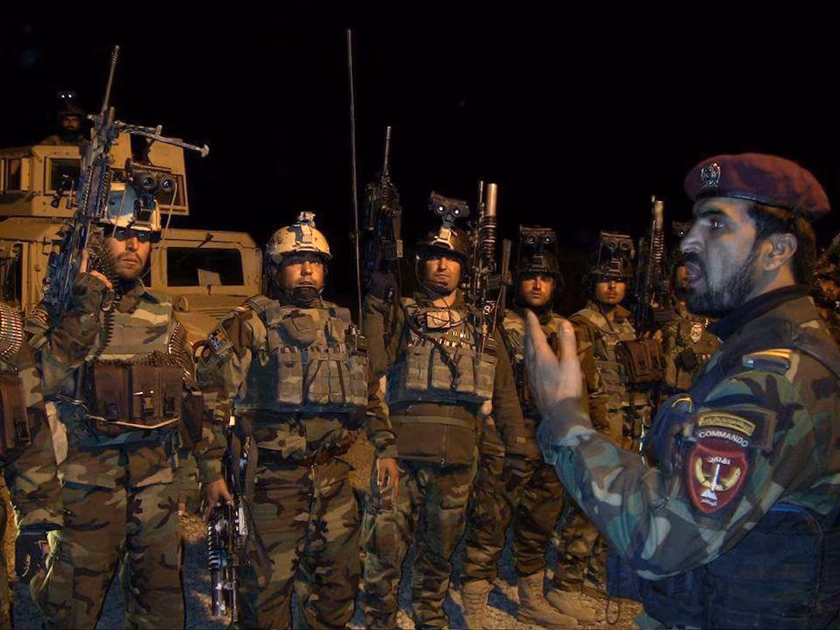 Thậm chí trong một số chiến dịch hành quân, dày dặn kinh nghiệm như biệt kích Mỹ cũng phải dựa vào các đơn vị ANA Commando để có thể hoạt động trên các vùng núi Afghanistan. Nguồn ảnh: Salaam Times.