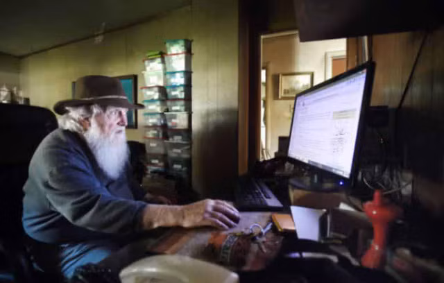 Tuy phải bỏ ra số tiền không nhỏ để mua một chiếc xe bus cũ, nhưng điều này hoàn toàn không phải là vấn đề với Bruce, bởi nó chưa là gì so với công sức 35 năm ông ròng rã xây dựng và vận hành khu hầm này. Cho đến nay, ông chính là người sở hữu căn hầm trú ẩn lớn nhất Bắc Mỹ.