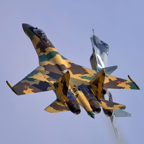 Su-35 là chiến đấu cơ đa năng thế hệ 4++ do Nga chế tạo. Loại phi cơ này có khả năng cơ động cực cao trên không, vượt trội hơn hẳn nhiều loại chiến đấu cơ thế hệ 4++ khác của Mỹ và Trung Quốc. Nguồn ảnh: TASS.