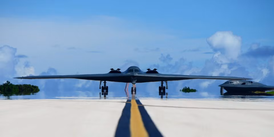 Không quân Mỹ vừa tổ chức kỷ niệm 20 năm ngày triển khai hoạt động ở nước ngoài của máy bay ném bom chiến lược tàng hình B-2 Spirit, một trong những vũ khí quan trọng và đắt giá nhất của Mỹ. Ảnh: Không quân Mỹ.