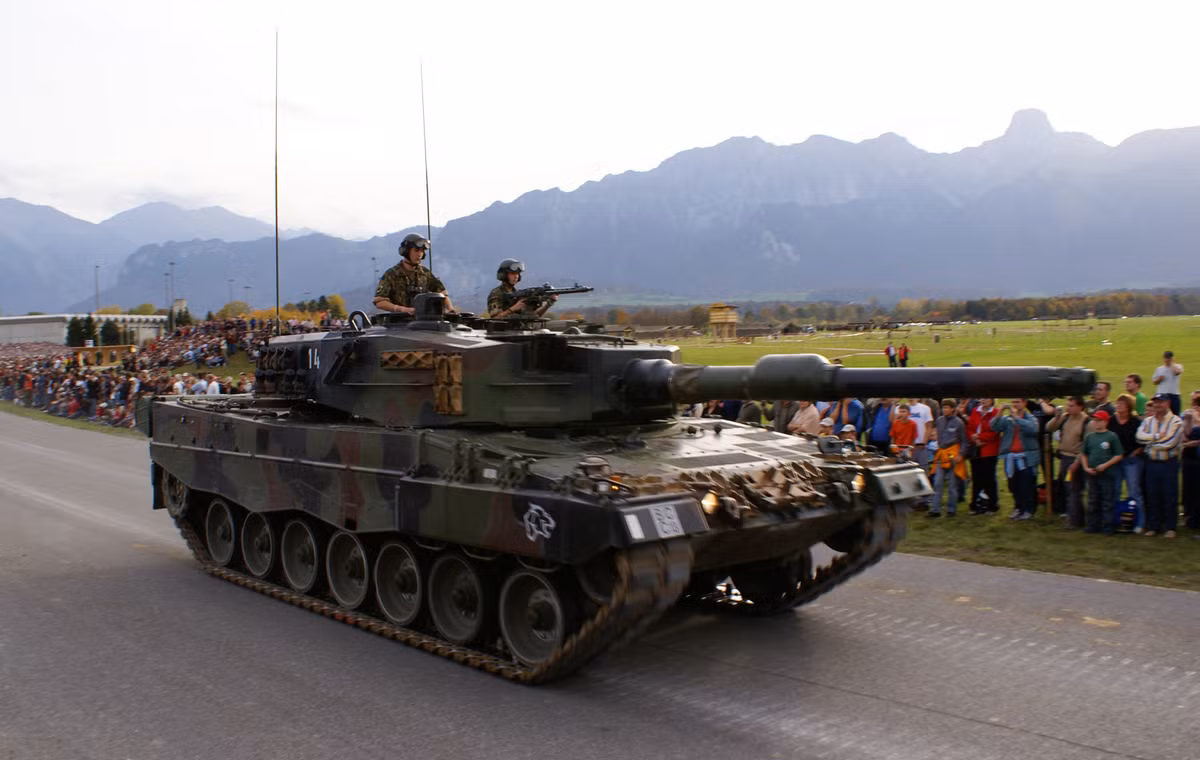 Phiên bản Panzer 87 cũng được coi là bản hiện đại hóa hơn so với các phiên bản Leopard 2A4 thông thường khác và sự thay đổi trên Panzer87 so với các mẫu Lepard 2 khác chưa từng được Thụy Sĩ hay Đức tiết lộ. Nguồn ảnh: Wiki.