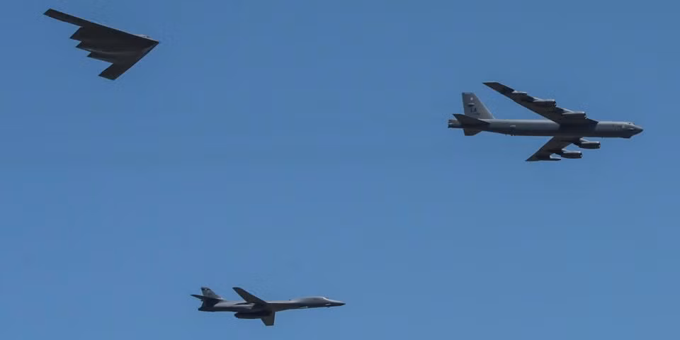 B-2 cùng với B-1 Lancer và B-52 Stratofortress tạo nên bộ 3 răn đe hạt nhân đường không đáng gờm của Không quân Mỹ. Ảnh: Không quân Mỹ.