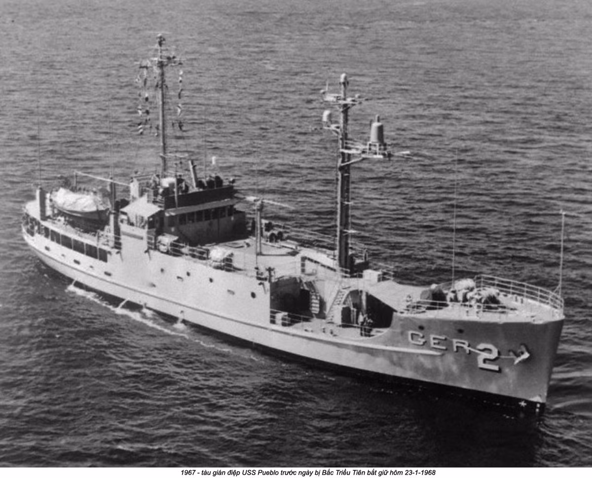 Vụ việc xảy ra vào năm 1968, khi căng thẳng ở bán đảo Triều Tiên tăng cao. Tàu gián điệp USS Pueblo với nhiệm vụ nghe ngóng và thu thập thông tin liên lạc của Triều Tiên đã bị bắt giữ. Nguồn ảnh: Flickr.
