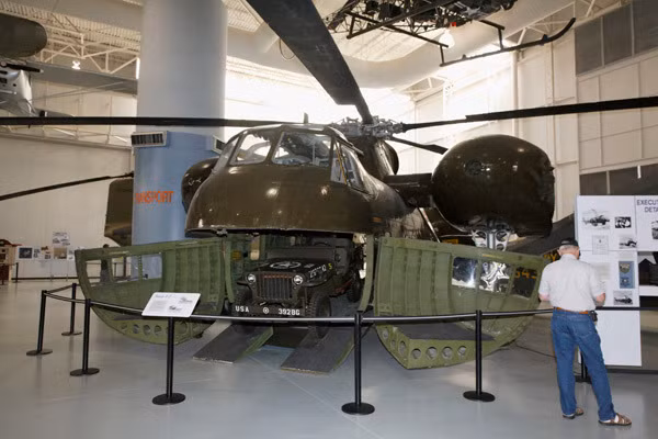 Tới những năm đầu thập niên 60, CH-37 đã bị loại biên khỏi quân đội Mỹ dù nó chưa phục vụ đủ 10 năm trong lực lượng này, biến đây thành một trong những loại trực thăng có thời gian phục vụ ngắn nhất trong lực lượng này. Nguồn ảnh: Wiki.