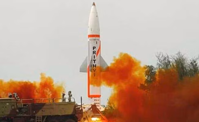 Trước đó, tên lửa Prithvi I của Ấn Độ cũng có khả năng mang theo đầu đạn nặng tối đa 1 tấn nhưng chỉ có tầm bắn tối đa khoảng 150 km. Nguồn ảnh: News.