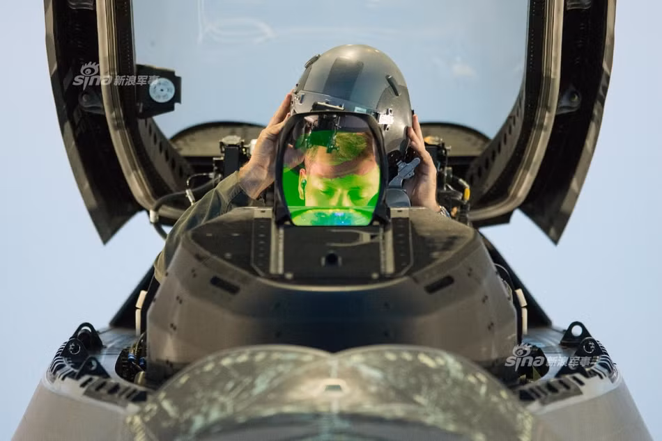 Sputnik cũng nhận định, trong khi phi cơ thế hệ 5 tốt nhất của Mỹ hiện đã bước qua tuổi 13 thì phi cơ Su-57 của Nga mới chỉ vừa xong giai đoạn thử nghiệm thứ nhất. Nguồn ảnh: Sina.