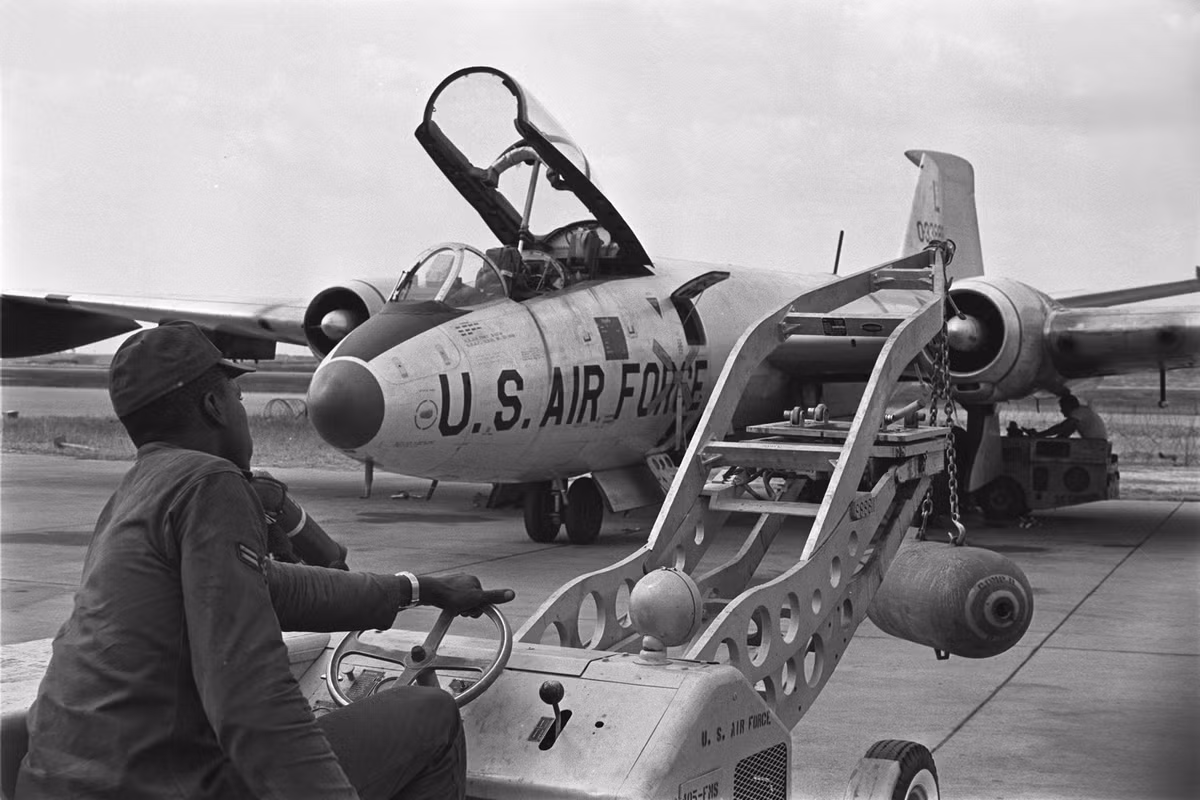 Có giá thành 1,26 triệu USD cho mỗi chiếc, tổng cộng phía Mỹ đã chế tạo được 403 chiếc máy bay ném bom B-57. Nguồn ảnh: Wiki.