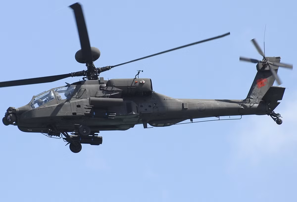 AH-64D được trang bị động cơ T-700-GE-701C, kèm theo đó là hệ thống định vị và thậm chí là khả năng kết nối internet chiến thuật (tactical internet communications capabilities). Nguồn ảnh: Wiki.