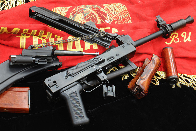 Khẩu súng trường tấn công này cũng giống với mọi khẩu súng họ AK khác, nó rẻ, bền, dễ sử dụng, độ chính xác không cao nhưng lại có uy lực chết người. Nguồn ảnh: Drake.