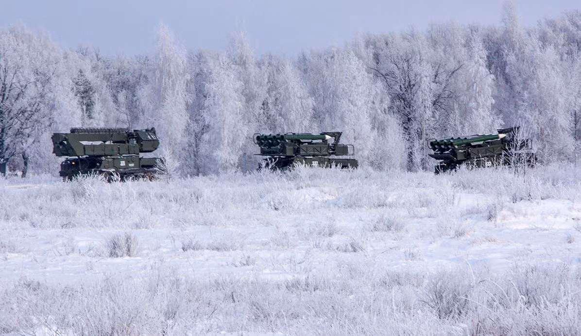 So với các phiên bản trước đây, tên lửa phòng không Buk-M3 có nhiều sự thay đổi về cơ cấu bệ phóng cũng như hệ thống radar. Nguồn ảnh: Rumil.