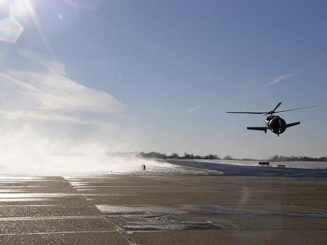  Trực thăng Piasecki X-49 được ra đời bằng cách thiết kế lại hình dáng bên ngoài của SH-60, tối ưu hóa kiểu dáng khí động học và kèm theo đó là cải thiện tối đa hiệu suất động cơ. Ít nhất thì nếu Piasecki X-49 không bay nhanh, nó sẽ bay rất "khỏe" - các tướng Hải quân Mỹ đã lạc quan nghĩ vậy. Nguồn ảnh: Tube.