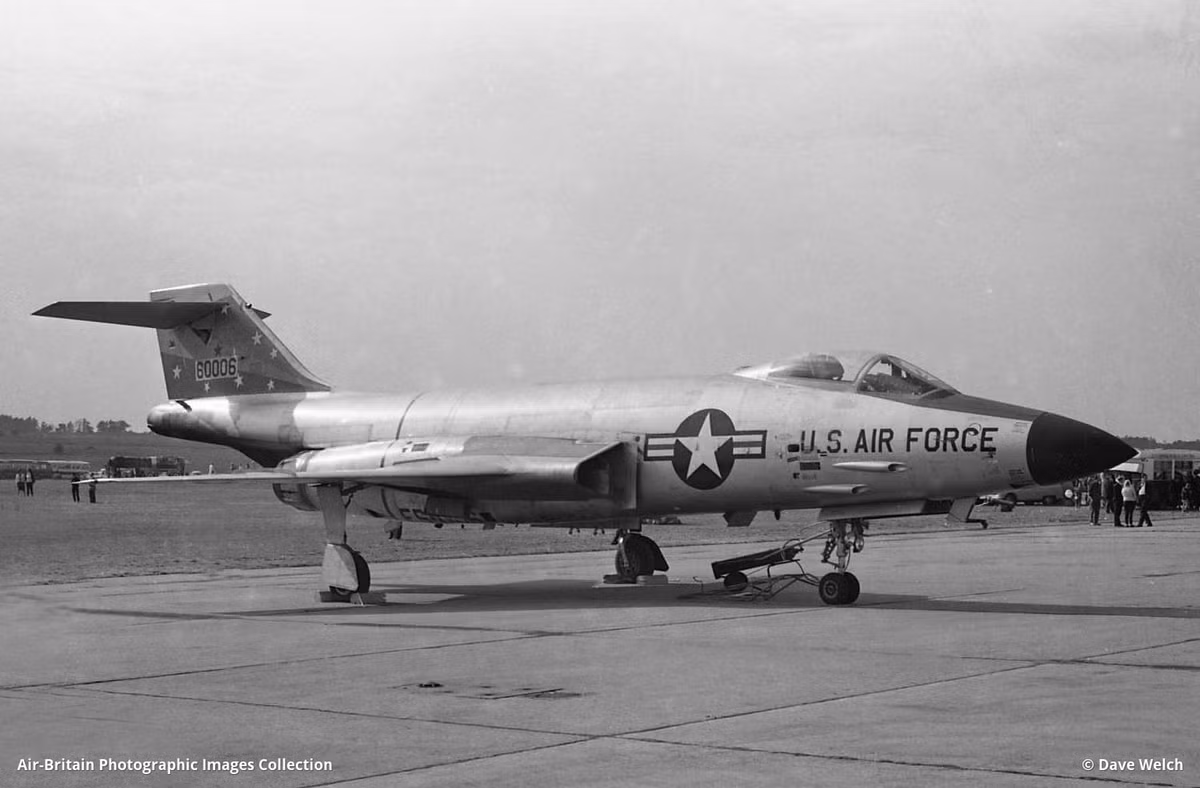  Hiện tại, trên thế giới không còn bất cứ một chiếc F-101 Voodoo nào còn phục vụ trong không quân một cách chính thức, và hầu hết những chiếc F-101 Voodoo đều phục vụ trong Không quân Mỹ. Nguồn ảnh: Davewelch. 