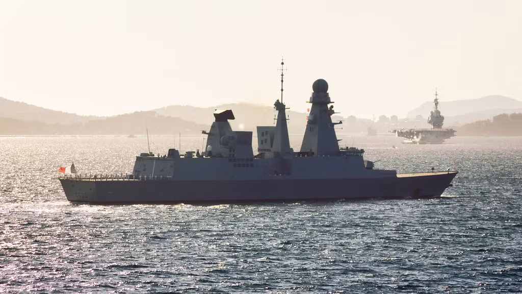 Hiện tại, Hải quân Pháp đang có hai chiếc Horizon mang tên Forbin và Chevalier Paul với số hiệu lần lượt là D620 và D621. Phía Italia đang sở hữu hai chiếc mang tên Andrea Doria và Caio Duilio với số hiệu lần lượt là D553 và D554. Nguồn ảnh: Fiveprime.