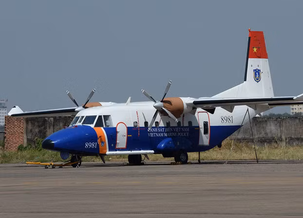 Theo thiết kế của nhà sản xuất, CASA C-212-400 hoàn toàn có thể mang theo vũ khí bao gồm súng máy, rocket... để tham gia tấn công trên biển. Nguồn ảnh: CSB.