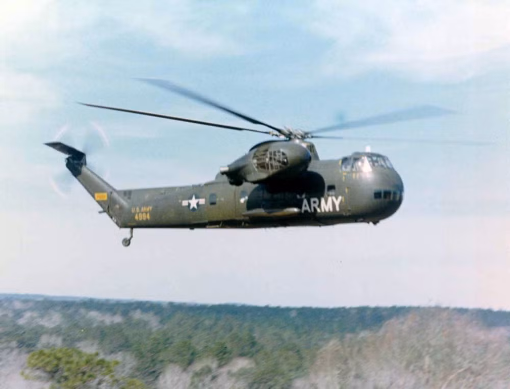 Ra đời từ năm 1953 và là một trong những loại trực thăng có thời gian phục vụ ngắn ngủi nhất trong Không quân Mỹ, CH-37 cũng giống nhiều loại trực thăng khác, đã từng được phục vụ ở Chiến trường Việt Nam. Nguồn ảnh: Wiki.