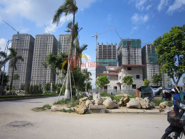 Dự án Đại Thanh (hay còn gọi là dự án Khu đô thị Đại Thanh) nằm trên đường Phan Trọng Tuệ, dọc theo quốc lộ 70 thuộc xã Tả Thanh Oai, Huyện Thanh Trì, Hà Nội. Chủ đầu tư là liên danh giữa Công ty CP đầu tư Hải Phát và Xí nghiệp Xây dựng tư nhân số 1 Lai Châu của ông Lê Thanh Thản. Ảnh: daithanh.info.