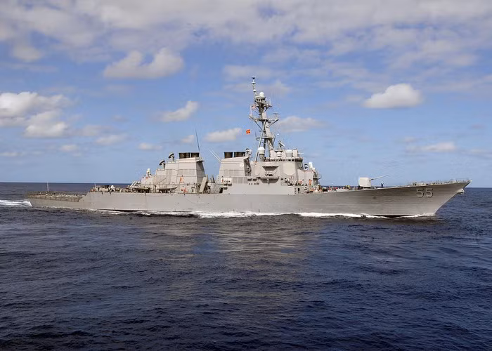 USS Stout thuộc lớp Arleigh Burke là lớp tàu khu trục mang tên lửa dẫn đường (DDG) đầu tiên của Mỹ được chế tạo trên nền tảng hệ thống chiến đấu Aegis. Đây là một trong những tổ hợp tác chiến hiện đại và phức tạp nhất thế giới, hiện những chiến hạm này là nòng cốt quan trọng trong hệ thống phòng thủ chống tên lửa đạn đạo do Mỹ phát triển.