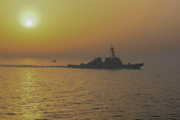 Tổng thời gian trên biển không cập cảng của USS Stout vượt qua kỷ lục 206 ngày. Thời gian trên biển lâu nhất của tàu chiến Mỹ trước đó chỉ là 160 ngày.