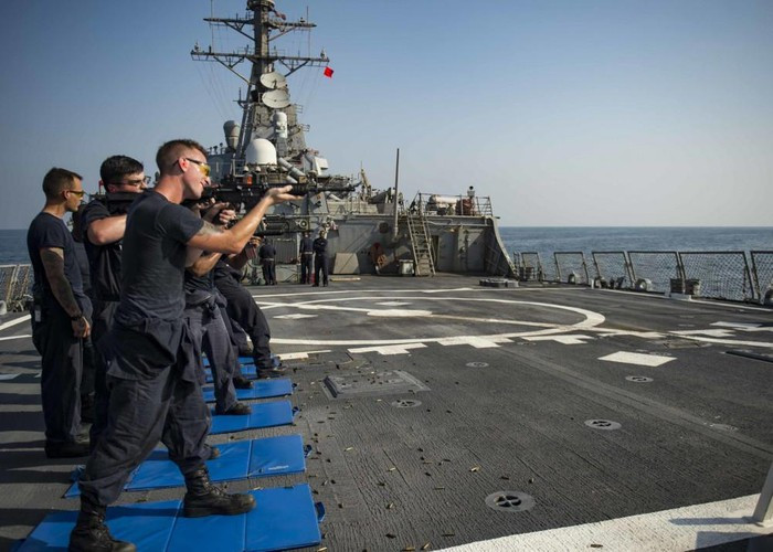 Chúng được trang bị hệ thống định vị thủy âm (sonar) AN/SQS-53C gắn trên thân và sonar kéo AN/SQR-19 sau tàu để phát hiện tàu ngầm từ phía đuôi. Mỗi tàu có hai cụm ống phóng ngư lôi chống ngầm Mark 32 với 6 quả đạn.