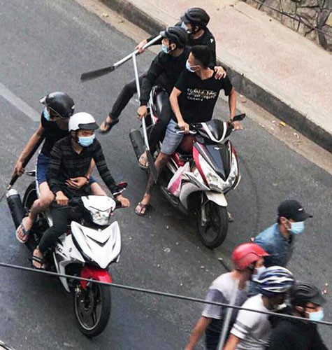 Nguyen nhan “gay soc” khien 30 thanh nien hon chien tren duong pho TPHCM