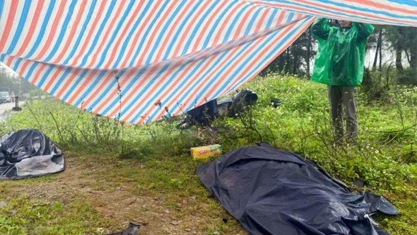 Hai cậu cháu tử vong cạnh chiếc xe máy ở Hà Tĩnh Hai cau chau tu vong canh chiec xe may o Ha Tinh