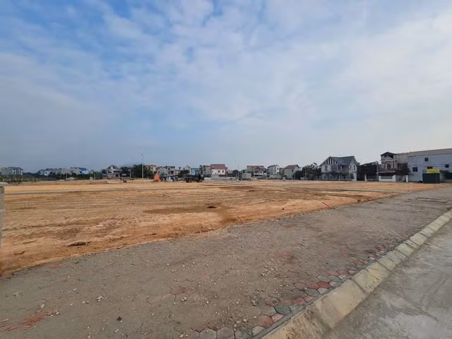 Ha Noi dau thanh cong lo dat tung bi “thoi gia” 30 ty/m2