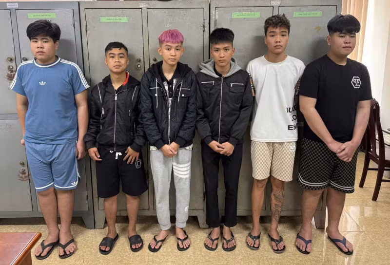 Bắt khẩn cấp nhóm đối tượng cưỡng đoạt tài sản của học sinh Bat khan cap nhom doi tuong cuong doat tai san cua hoc sinh