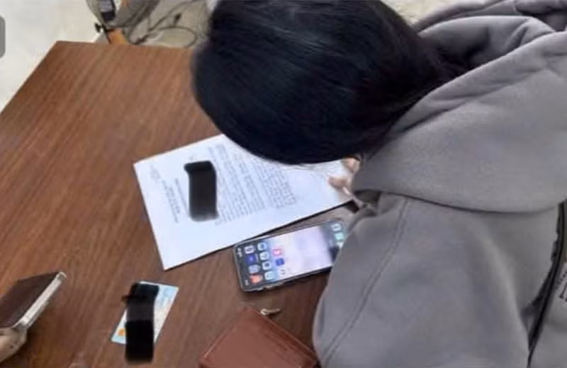 Sau cuộc gọi “lạ”, nữ sinh viên Huế mất 65 triệu đồng Sau cuoc goi “la”, nu sinh vien Hue mat 65 trieu dong