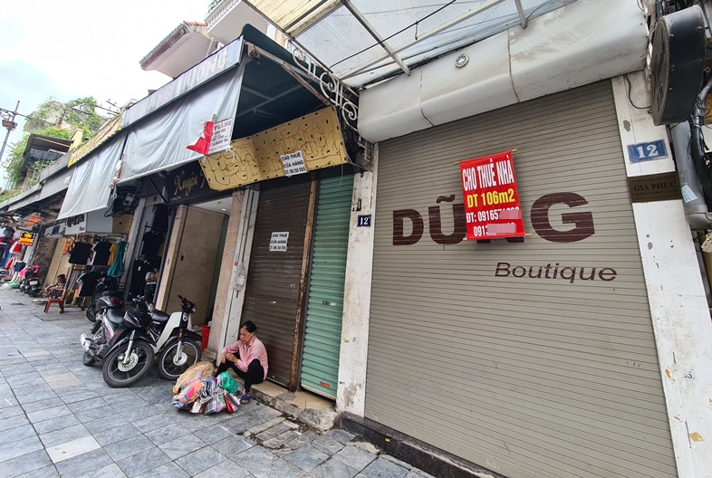 Dịch COVID-19: Mặt bằng phố cổ Hà Nội giảm hàng chục triệu vẫn ế khách thuê Dich COVID-19: Mat bang pho co Ha Noi giam hang chuc trieu van e khach thue