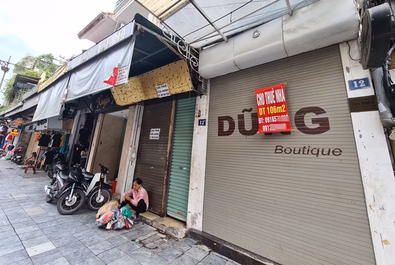 Dich COVID-19: Mat bang pho co Ha Noi giam hang chuc trieu van e khach thue