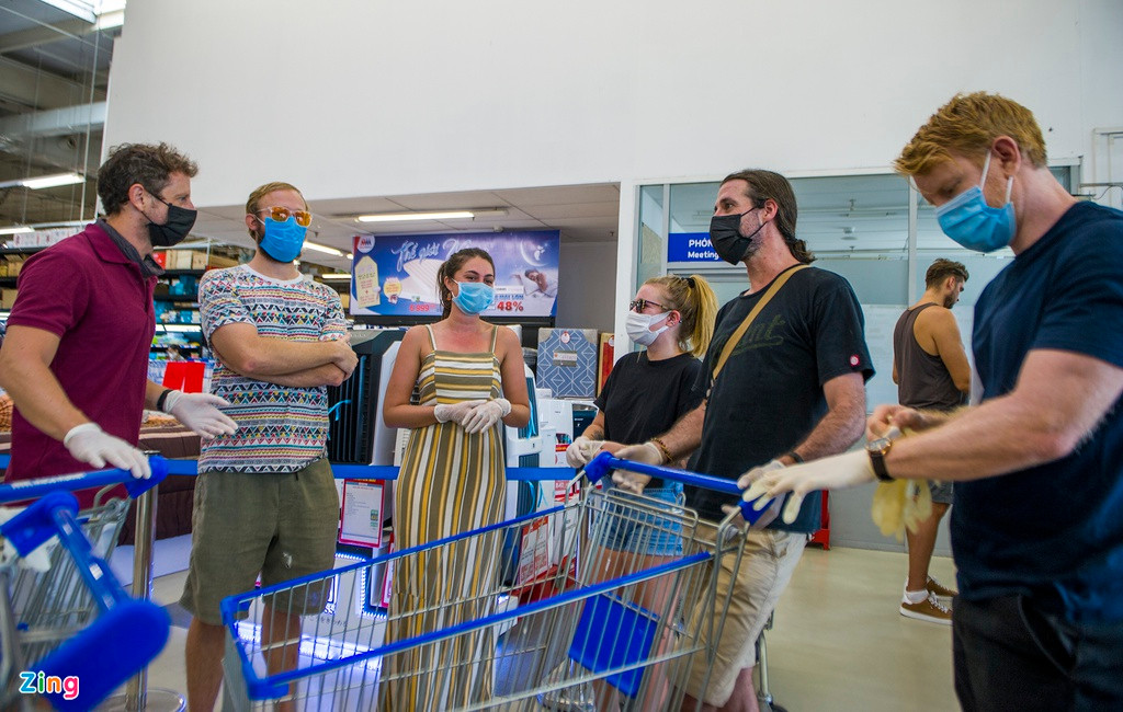 Người nước ngoài 'trả ơn' Đà Nẵng Nguoi nuoc ngoai 'tra on' Da Nang