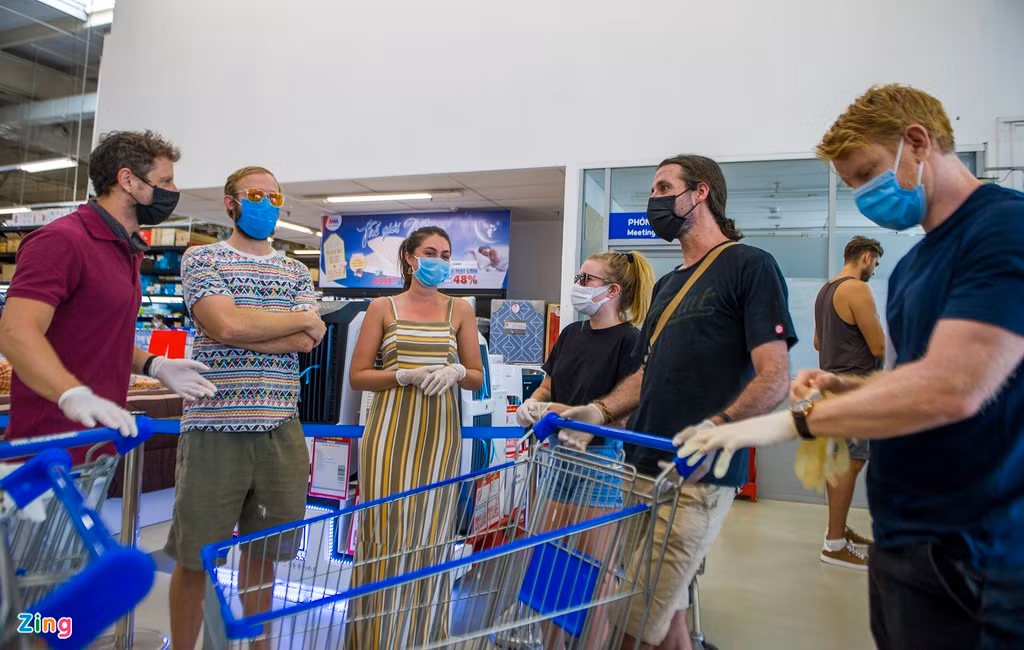 Nguoi nuoc ngoai 'tra on' Da Nang