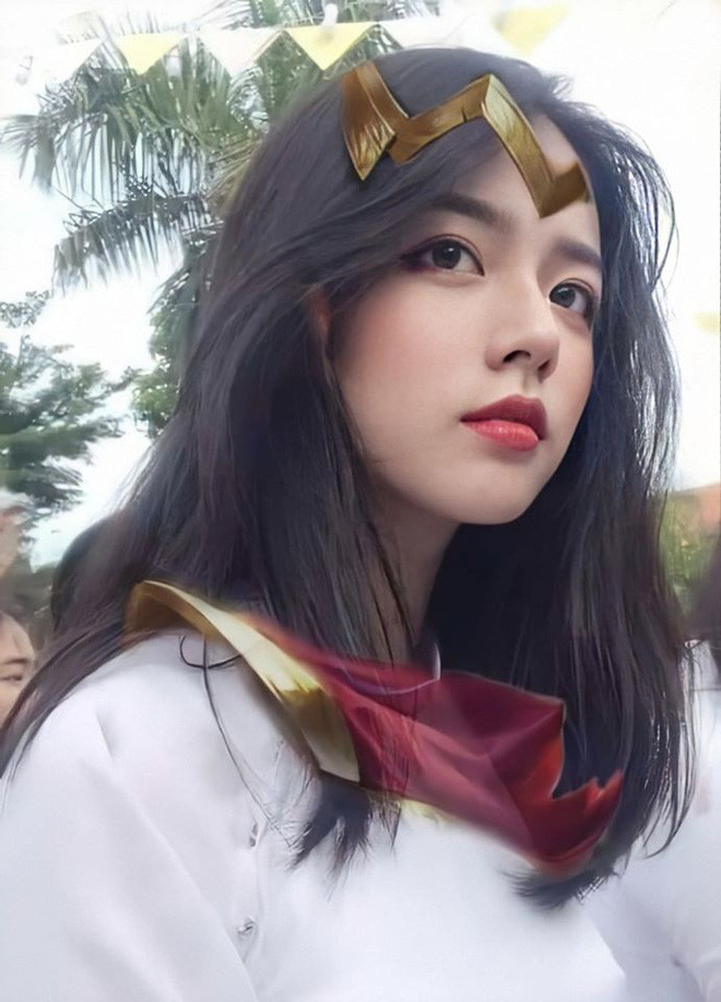 Hot girl bong noi nhu con vi giong het “Yena phien ban doi thuc”-Hinh-2