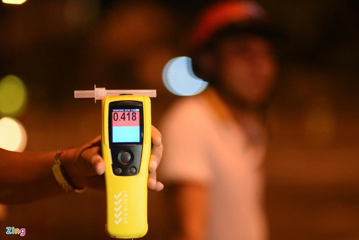 Chỉ số nồng độ cồn đo được trong hơi thở của người vi phạm hầu hết vượt ngưỡng 0,4 mg/lít khí thở. Quá mức này, người vi phạm bị phạt hành chính 7 triệu đồng, tạm giữ phương tiện 7 ngày và tước bằng lái 23 tháng (theo Nghị định 100/2019/NĐ-CP).