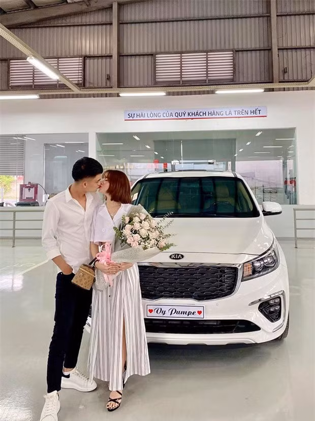 Mac Van Khoa chi tien ty mua xe hop tang nguoi yeu-Hinh-2