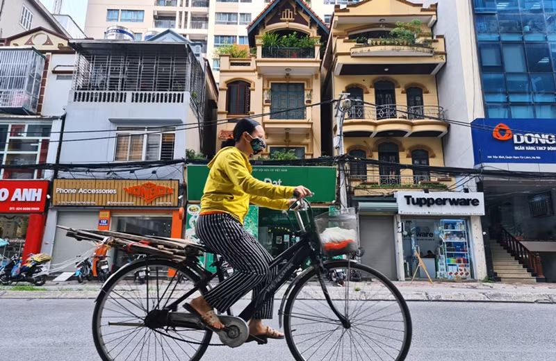 Dù số lượng gạo chỉ hỗ trợ cho mỗi người 3kg/lượt, nhưng những người đến đây nhận đều cảm thấy ấm lòng.