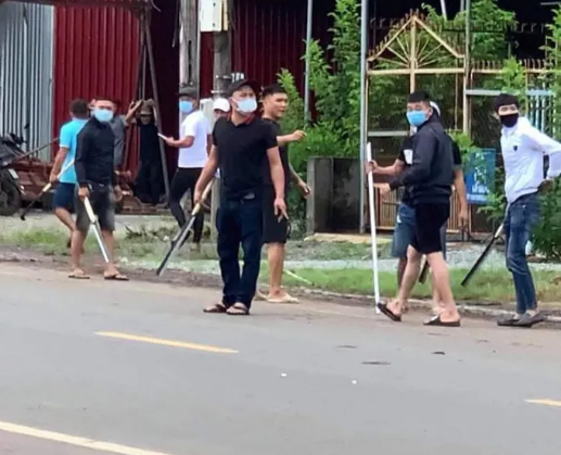 Video: Hai bang nhom Dong Nai di oto cam ma tau dam chem loan xa