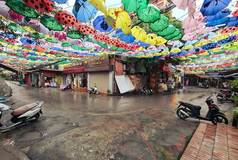 Những con đường xung quanh đều vắng vẻ, ít người qua lại.