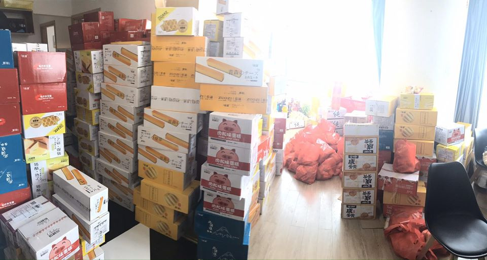 Phát hiện hơn nửa tấn bánh kẹo không rõ nguồn gốc Phat hien hon nua tan banh keo khong ro nguon goc