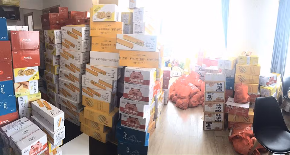 Phat hien hon nua tan banh keo khong ro nguon goc