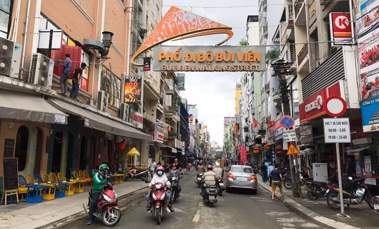 Anh: “Pho Tay” Bui Vien truoc gio chinh thuc thanh pho di bo