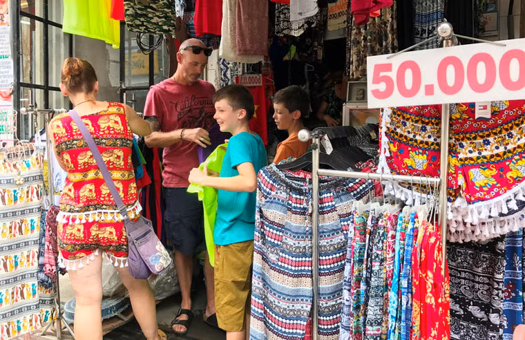 Trong những ngày tổ chức, ban quản lý phố đi bộ Bùi Viện sẽ tổ chức hoạt động giao lưu nghệ thuật đường phố, xây dựng và triển khai một số sản phẩm lễ hội có tính đặc trưng cho phố đi bộ.