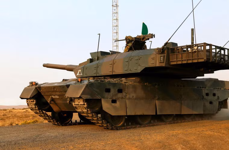 Xe tăng chủ lực Type 10 hiện đại nhất Nhật Bản trong thế sẵn sàng bắn.