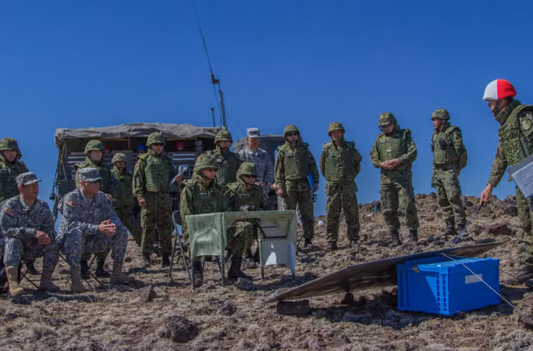 Chỉ huy Mỹ - Nhật đang họp bàn kế hoạch tác chiến.
