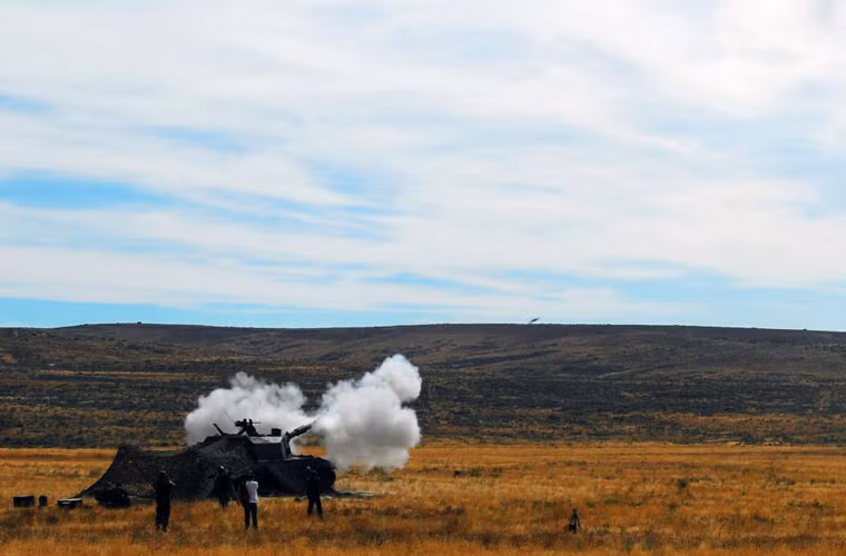 Pháo tự hành Type 99 155mm khai hỏa.