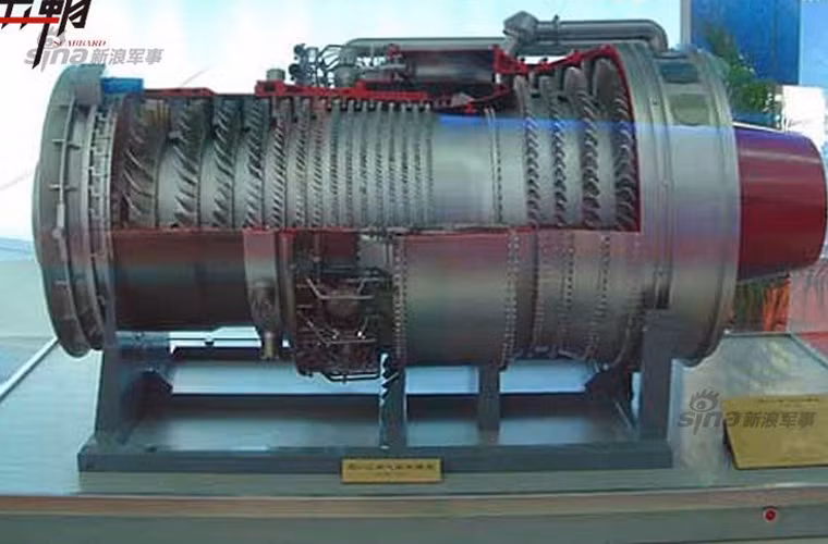 Ngoài việc nhập động cơ tuabin khí UGT-25000, Trung Quốc còn “lợi dụng” Ukraine để tự nghiên cứu chế tạo phát triển thêm loại động cơ tuabin khí hạng nặng R0110 có công suất đầu ra là 15.000 mã lực, hiệu suất nhiệt 36%. Việc phát triển thành công loại động cơ này đã giúp cho Trung Quốc trở thành quốc gia thứ 5 trên thế giới có khả năng nghiên cứu chế tạo động cơ tuabin khí hạng nặng và rất có khả năng động cơ này sẽ trở thành “trái tim” của tàu sân bay Trung Quốc trong tương lai.