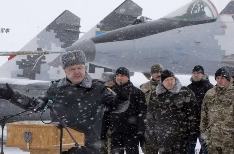 Nguyên nhân của sự khác biệt này là được cho là do chính Ukraine. Xuất khẩu công nghiệp quân sự là một miếng mồi quá ngon khiến cho các tập đoàn lớn của Ukraine thi nhau tranh giành, xâu xé, từ đó tạo ra cuộc chơi không lành mạnh. Do không nhận được sự can thiệp kịp thời của chính phủ Ukraine, dần dần bị các lợi ích kinh tế đơn thuần chiếm lĩnh ngăn cản phát triển.