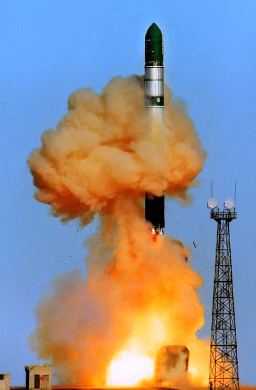 Hiện tại người ta nghi ngờ Cục thiết kế Yuzhmash chính là cơ sở của Trung Quốc để nước này bí mật đàm phán với Ukraine tiến hành các cuộc đàm phán trao đổi chuyển nhượng kỹ thuật bí mật. Yuzhmash đã từng sản xuất tên lửa liên lục địa R-36M có tầm bắn 16.000 km, tuy nhiên hiện nay những tài liệu về loại tên lửa này vẫn được Cục thiết kế lưu giữ.