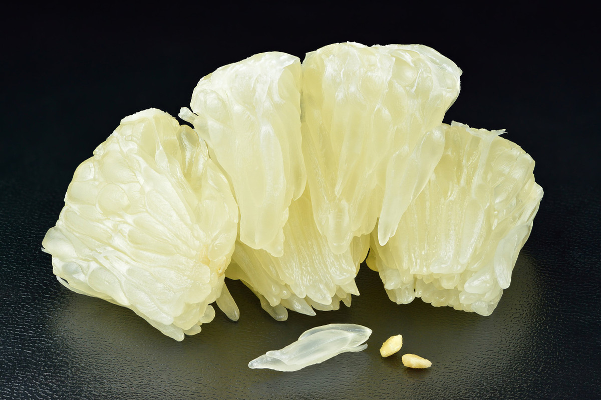 Ngoài ra, trong nghiên cứu khác, naringenin - một trong những chất chống oxy hóa chính trong bưởi - đã được chứng minh là có thể tiêu diệt các tế bào ung thư tuyến tiền liệt và tuyến tụy, cũng như làm chậm sự lây lan của ung thư phổi. Ảnh: Wikipedia.