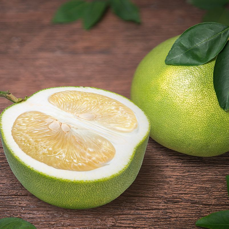 Một trong những công dụng tuyệt vời của quả bưởi đó là có thể tiêu diệt các tế bào ung thư và ngăn ngừa sự lây lan của ung thư. Một nghiên cứu trên loài chuột cho thấy chiết xuất vỏ bưởi ngăn chặn sự phát triển của khối u, tăng cường hệ thống miễn dịch và tiêu diệt các tế bào ung thư. Ảnh: Pinterest.